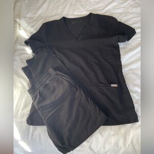 Figs Classic Black Scrub Set